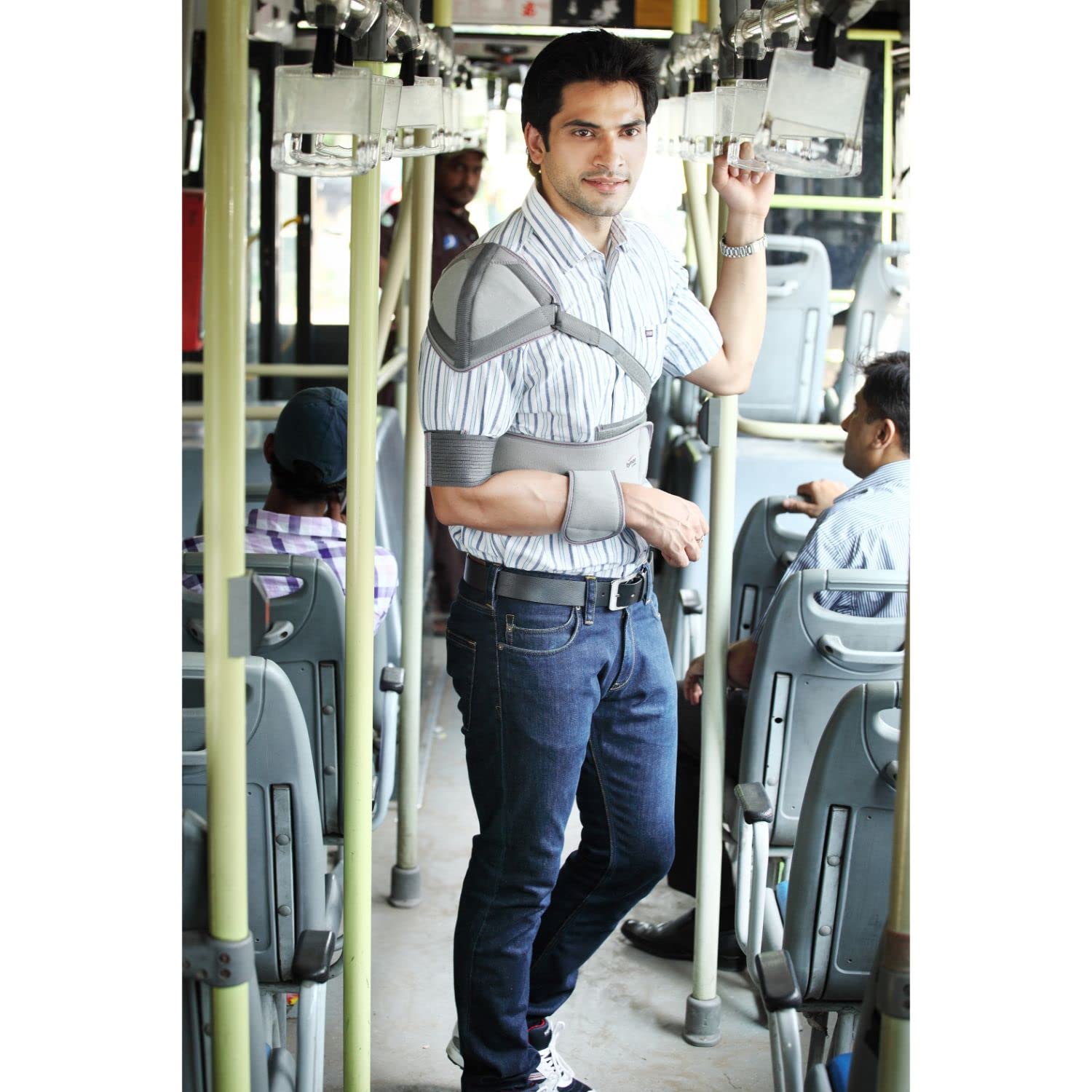 Tynor Elastic Shoulder Immoblizer for Right/Left Shoulder Small, 1 Count, Pack of 1 Tynor Elastic Shoulder Immoblizer for Right/Left Shoulder Small, 1 Count, Pack of 1