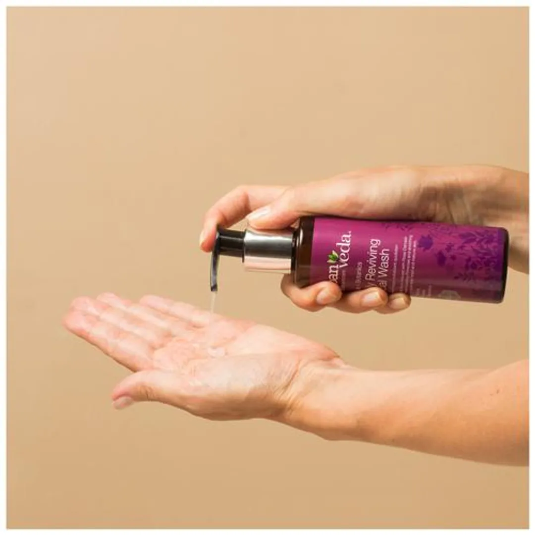 Urban Veda Daily Reviving Facial Wash 150 ml | Rose, Rose Damask Flower Water, Primrose, Jasmine | Clarigying & Replenishing | For Tired & Mature Skin, Pack of 1 Urban Veda Daily Reviving Facial Wash 150 ml | Rose, Rose Damask Flower Water, Primrose, Jasmine | Clarigying & Replenishing | For Tired & Mature Skin, Pack of 1