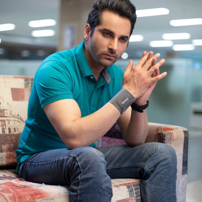 Tynor Wrist Brace for Right/Left Wrists Large, 1 Count, Pack of 1 Tynor Wrist Brace for Right/Left Wrists Large, 1 Count, Pack of 1